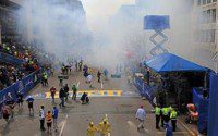 Exploziile din Boston: Un băiat de opt ani a fost ucis în atentat după ce îşi îmbrăţişase tatăl la linia de sosire