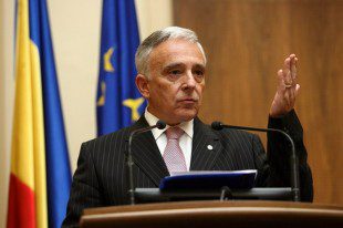 Isărescu către bănci: ”Nu scădeți dobânzile la depozite. Acceptați, în schimb, rate mai mici la creditare!”