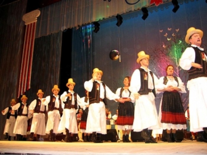 ansamblul-folcloric-transilvania
