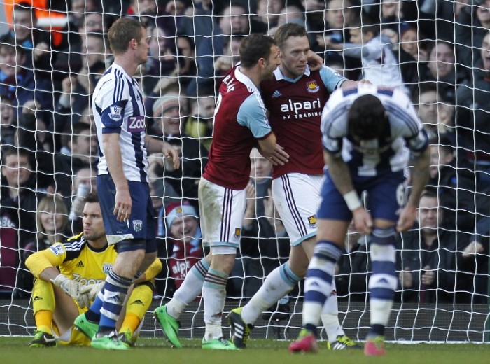 West Ham United's English midfielder Kevin Nolan (2nd R) celebrates scoring his goal as West Bromwich Albion's English goalkeeper Ben Foster (L) reacts during the English Premier League football match between West Ham United and West Bromwich Albion at The Boleyn Ground, Upton Park in east London on December 28, 2013. The game finished 3-3. AFP PHOTO / IAN KINGTON RESTRICTED TO EDITORIAL USE. No use with unauthorized audio, video, data, fixture lists, club/league logos or live services. Online in-match use limited to 45 images, no video emulation. No use in betting, games or single club/league/player publications.