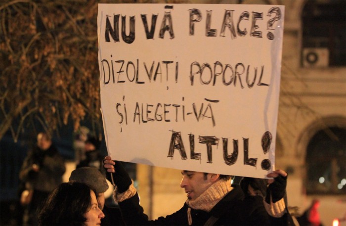 Lozinci.ro-Proteste-Anti-Putere-Ianuarie-2012-Homepage-Foto-3-2000x1307