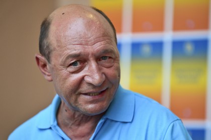 Traian Basescu, presedintele suspendat al Romaniei, face o declaratie de presa, in fata sediului sau electoral din Bucuresti, miercuri, 11 iunie 2012. OCTAV GANEA / MEDIAFAX FOTO
